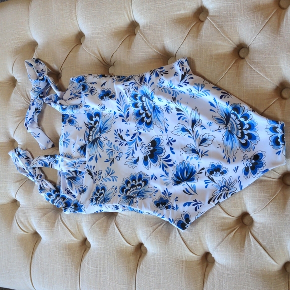 Bathing suit with cover up - Picture 5 of 6